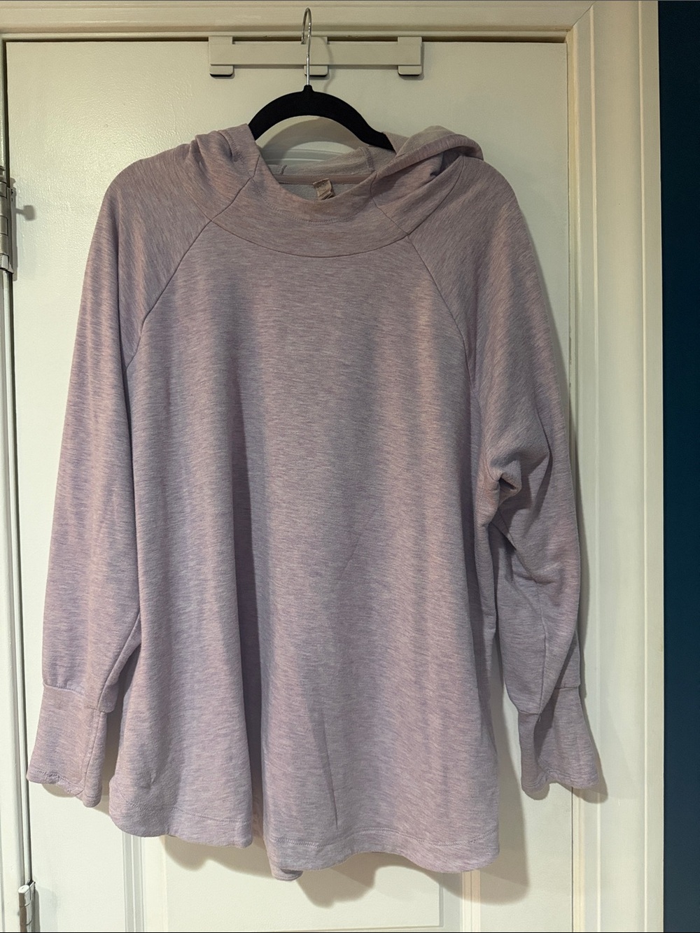 Women's Lightweight Hooded Pullover Sweater in Light Lavender